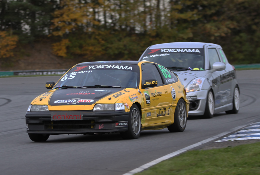 Mathias Valentin gør klar til overhaling
(Foto: Motorsporten.dk)